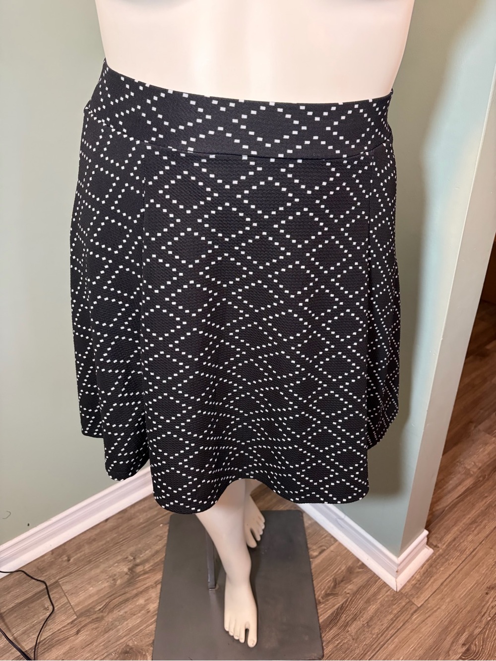 151. BB Collection Classic Black & White Patterned A-Line Skirt